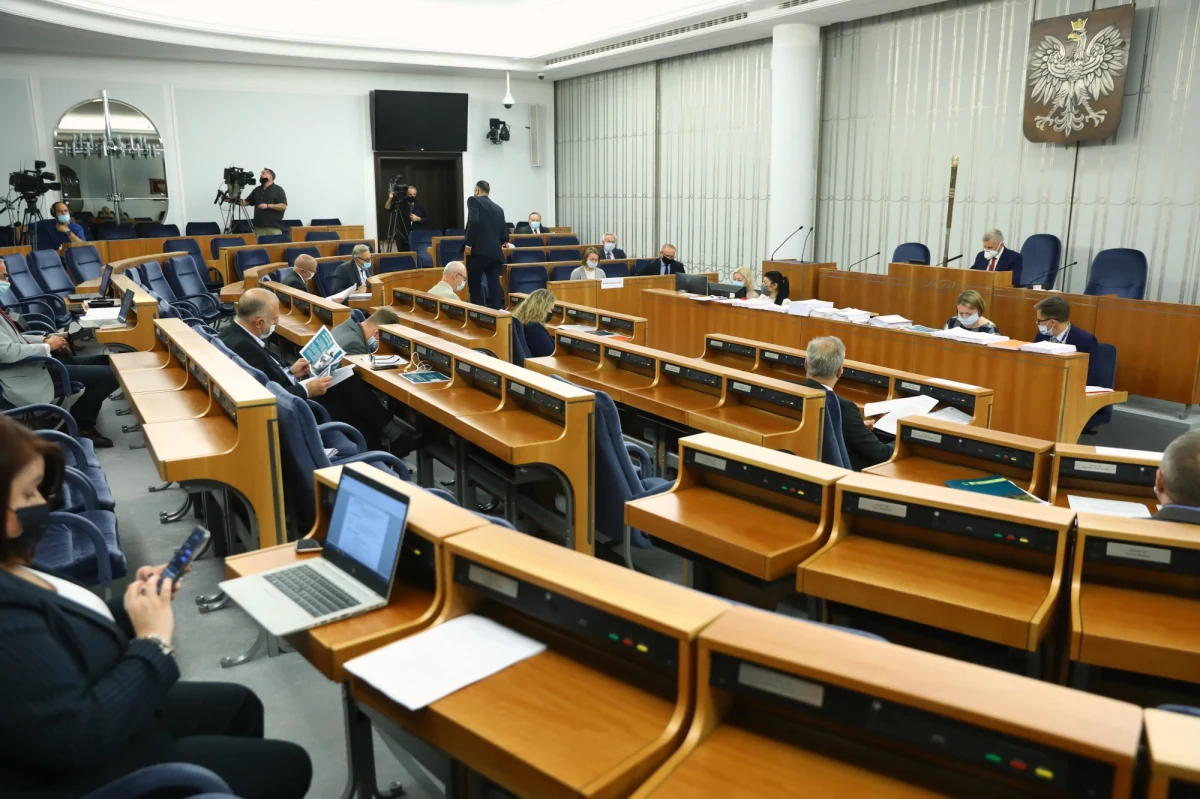 Senacka Komisja Rolnictwa i Rozwoju Wsi opowiedziała się na posiedzeniu za odrzuceniem noweli ustawy o ochronie zwierząt. Zdecydowano, że zgłoszone wcześniej przez Marka Pęka z Prawa i Sprawiedliwości poprawki zostaną przedstawione jako wniosek mniejszości.
