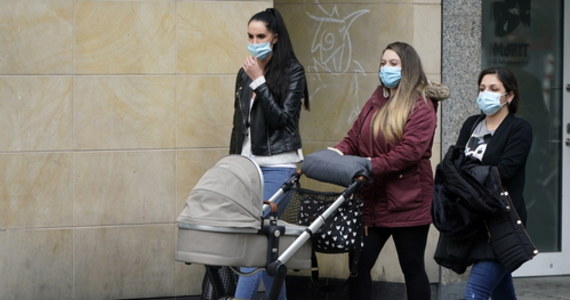 Coronavirus: Czechs close schools, Trump at a rally without a mask, in Poland again over 4,000  infections [NA ŻYWO]