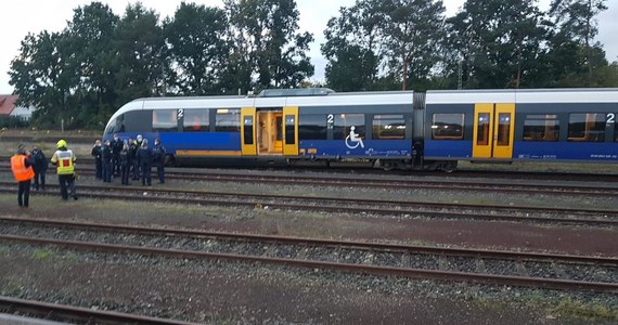 To 11-latek odpowiada za wykolejenie pociągu w pobliżu stacji Paderborn-Sennelager w Nadrenii Północnej-Westfalii – twierdzi tamtejsza policja. Do zdarzenia doszł, gdy skład najechał na stalowy przedmiot umieszczony na torach. O jego podłożenie policja oskarża chłopca.