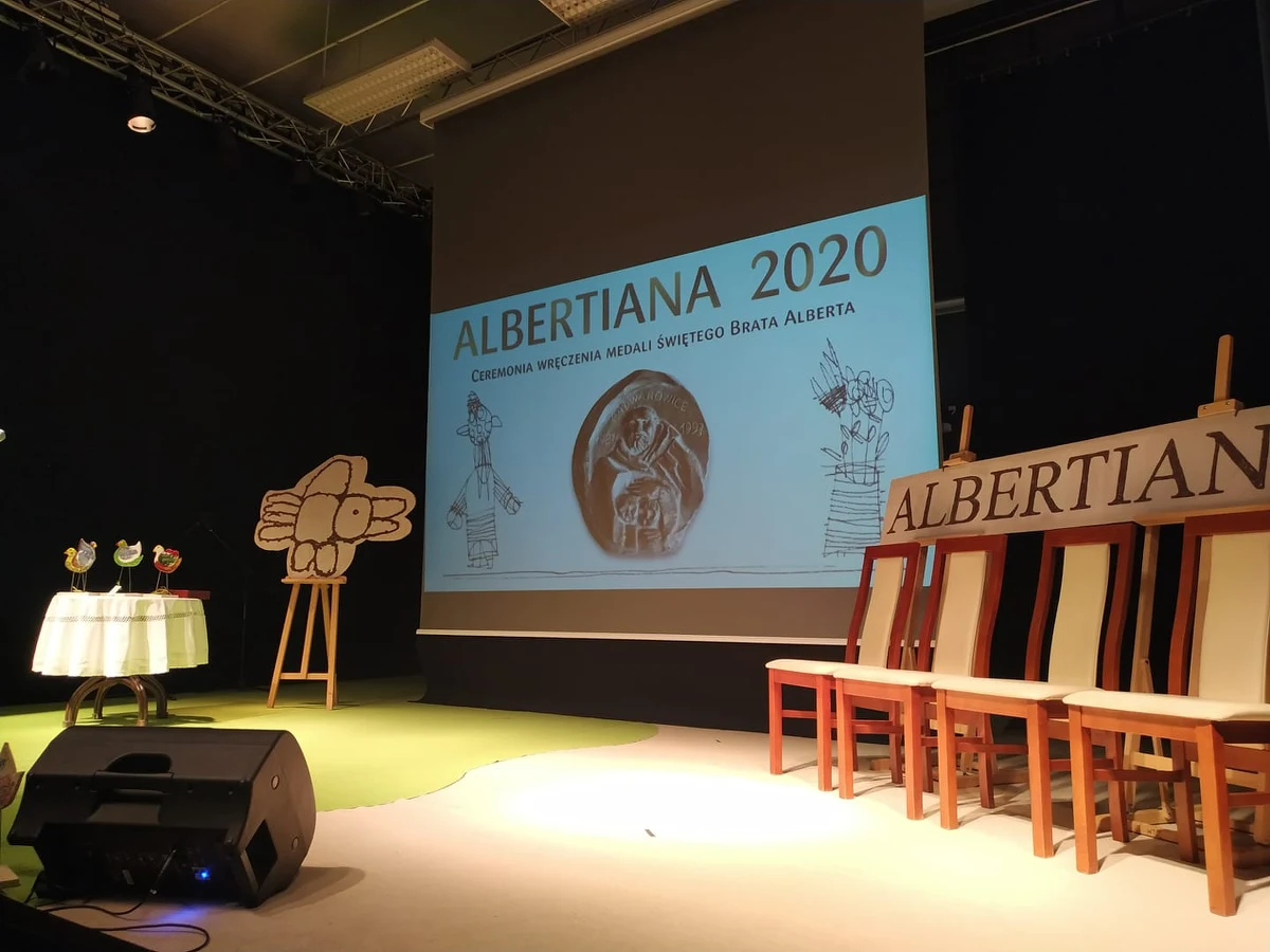 Po raz 20. przyznano medale św. Brata Alberta dla osób zaangażowanych w pomoc osobom z niepełnosprawnościami. W tym roku nagrodzeni zostali aktor Paweł Domagała, przedsiębiorcy Małgorzata i Andrzej Kilanczykowie oraz Adolfina Głowacka z Wrocławia.