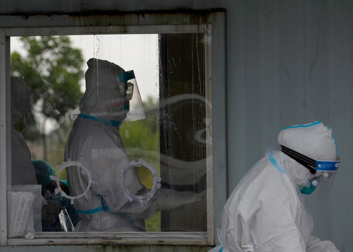 898 zakażeń koronawirusem jednej doby. Tak źle do tej pory nie było w Małopolsce. Najnowsze dane podał rano sanepid. 