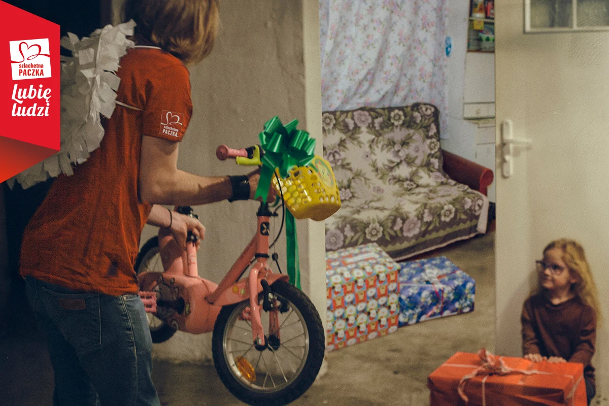 Bez wolontariuszy Szlachetnej Paczki nie ma – mówi Joanna Sadzik, prezeska Stowarzyszenia WIOSNA, organizatora Szlachetnej Paczki i Akademii Przyszłości. Jeżeli nie zrekrutujemy wystarczającej liczby chętnych, to nie pomożemy setkom, a może tysiącom rodzin i dzieci. Pilnie potrzeba jeszcze ponad 4 tysięcy wolontariuszy. 