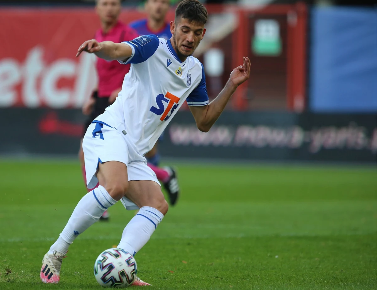 Lech Poznań wstrzymał sprzedaż biletów na mecz Ligi Europy z Benficą Lizbona, zaplanowany na 22 października. Istnieje bowiem zagrożenie, że Poznań znajdzie się w tzw. czerwonej strefie koronawirusowych obostrzeń, co może oznaczać zamknięcie stadionu dla kibiców.