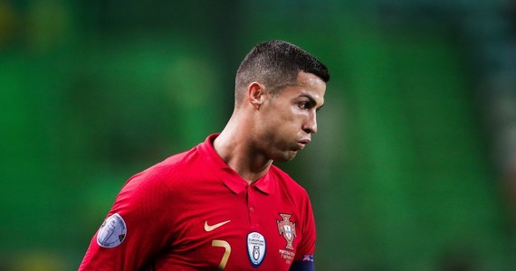 Cristiano Ronaldo uzyskał pozytywny wynik testu na koronawirusa. Piłkarz został odizolowany od pozostałych reprezentantów Portugalii - poinformował Portugalska Federacja Piłki Nożnej.