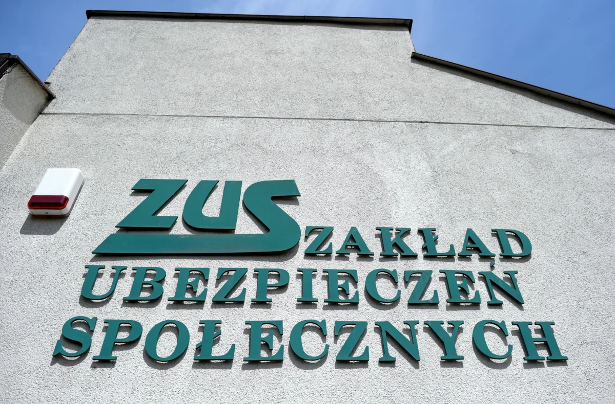 Chory, wychodząc z gabinetu lekarskiego, będzie miał już przyznane świadczenie chorobowe - pisze w środę "Rzeczpospolita", podkreślając, że ZUS planuje rewolucję w zasadach rozliczania się przez przedsiębiorców płacących składki. Chodzi o około 16 mln pracowników, zleceniobiorców. 