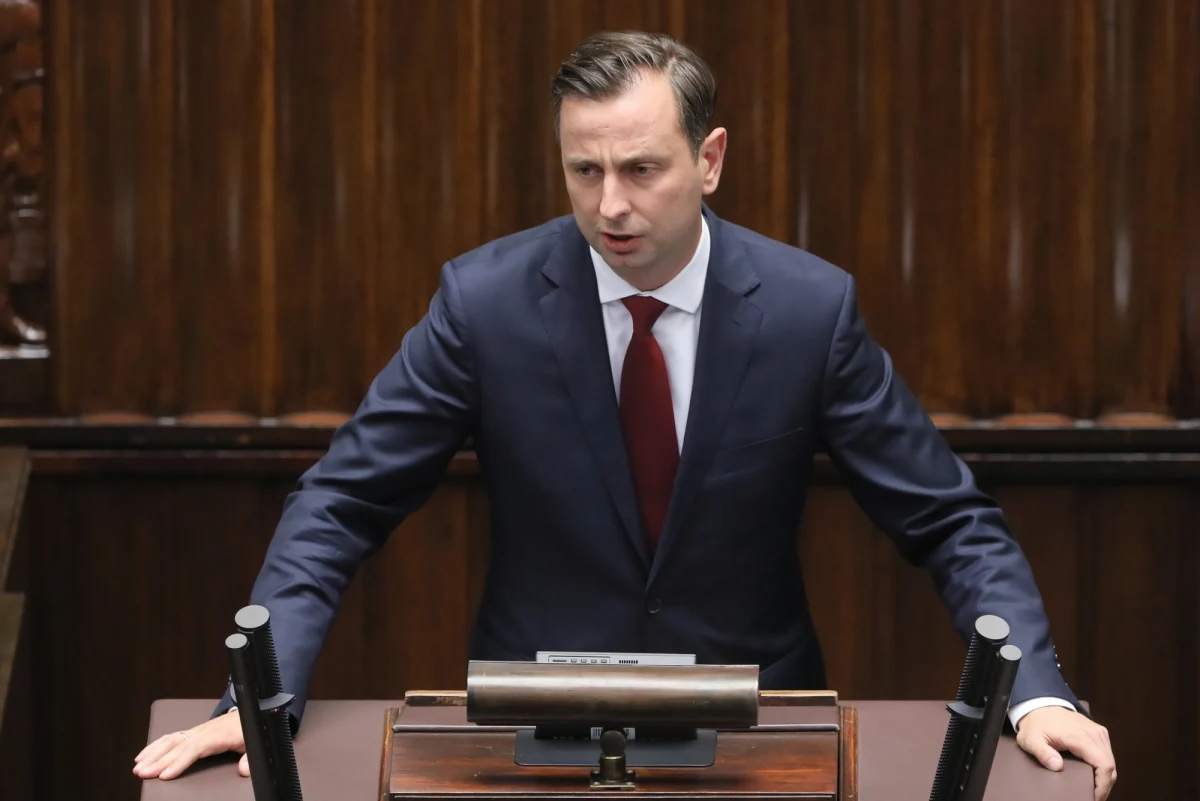 POPiS w Senacie przyklepał "piątkę Kaczyńskiego"; poparto ustawę antypolską i antyrolniczą, niekonstytucyjną i sprzeczną z prawem unijnym. Nie odpuścimy tego i zrobimy wszystko, żeby nigdy nie weszła w życie - oświadczył w środę szef PSL Władysław Kosiniak-Kamysz.