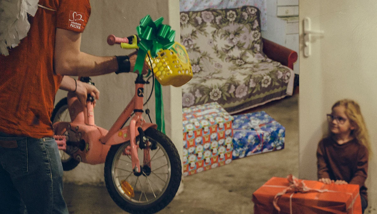 "Bez wolontariuszy Szlachetnej Paczki nie ma" - mówi Joanna Sadzik, prezeska Stowarzyszenia Wiosna, organizatora Szlachetnej Paczki i Akademii Przyszłości. "Jeżeli nie zrekrutujemy wystarczającej liczby chętnych, to nie pomożemy setkom, a może tysiącom rodzin i dzieci" - dodaje. Pilnie potrzeba jeszcze ponad 4 tysięcy wolontariuszy obu programów. To ostatni moment, by się zgłosić: https://www.szlachetnapaczka.pl/superw/.