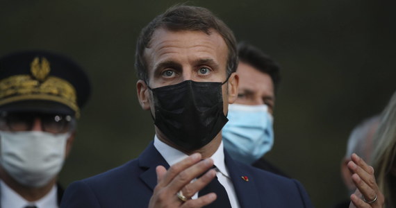 ​W ramach walki z pandemią koronawirusa w części Francji, w tym w Paryżu, od soboty zacznie obowiązywać godzina policyjna - poinformował prezydent Emmanuel Macron.