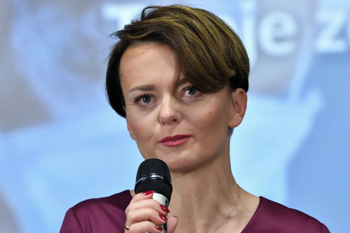 Około 6 milionów złotych przyznała pracownikom Ministerstwa Rozwoju w ostatnim dniu swojego urzędowania była wicepremier Jadwiga Emilewicz - dowiedział się dziennikarz RMF FM Patryk Michalski. "Dodatkowe środki" trafiły na konta ponad tysiąca osób z resortu, nie zostały jednak przyznane kierownictwu ministerstwa.