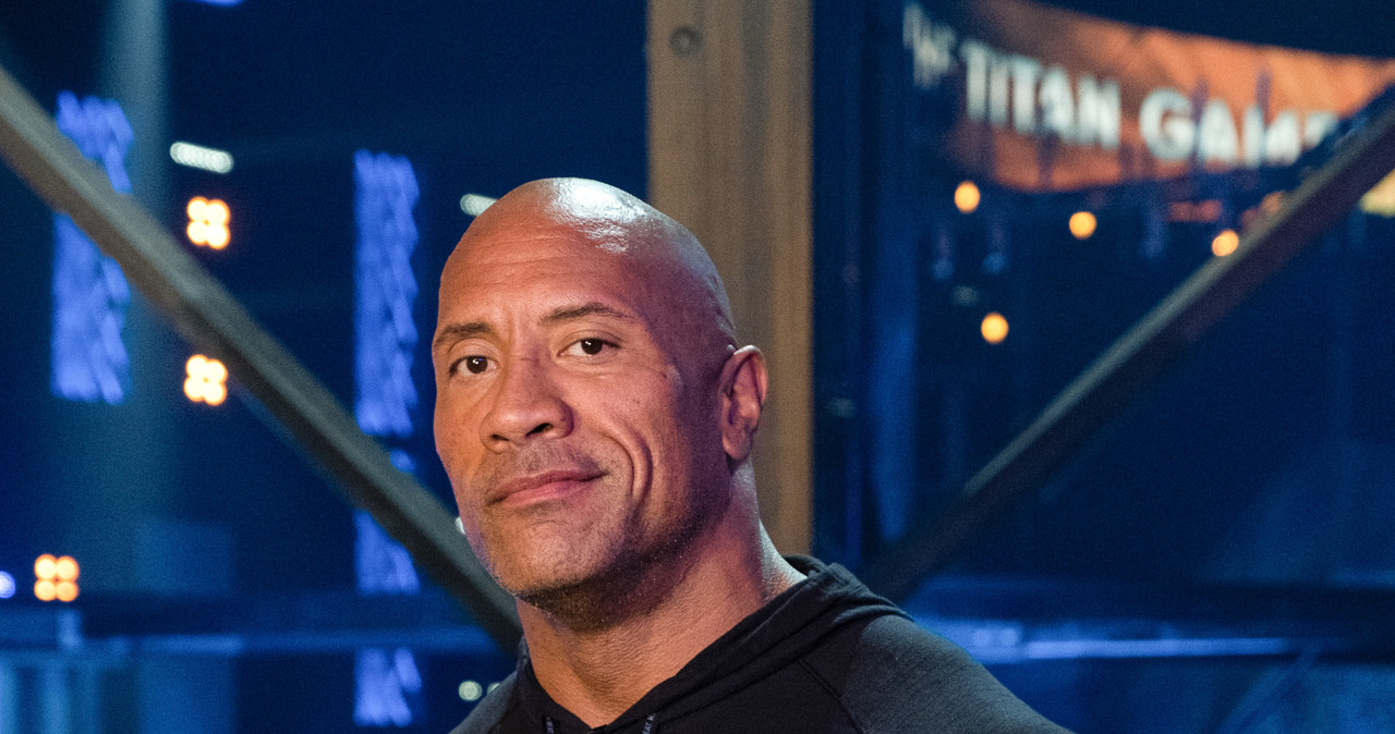 Dwayne Johnson już drugi rok z rzędu otwiera ranking aktorów-milionerów. Popularność zdobył jednak wcześniej - jako zapaśnik o pseudonimie "The Rock" w cyklu aranżowanych walk, gdzie chwyty zapaśnicze i ciosy są równie istotne, jak pyskówki zawodników. Właśnie ten wątek stanie się osnową nowej produkcji.