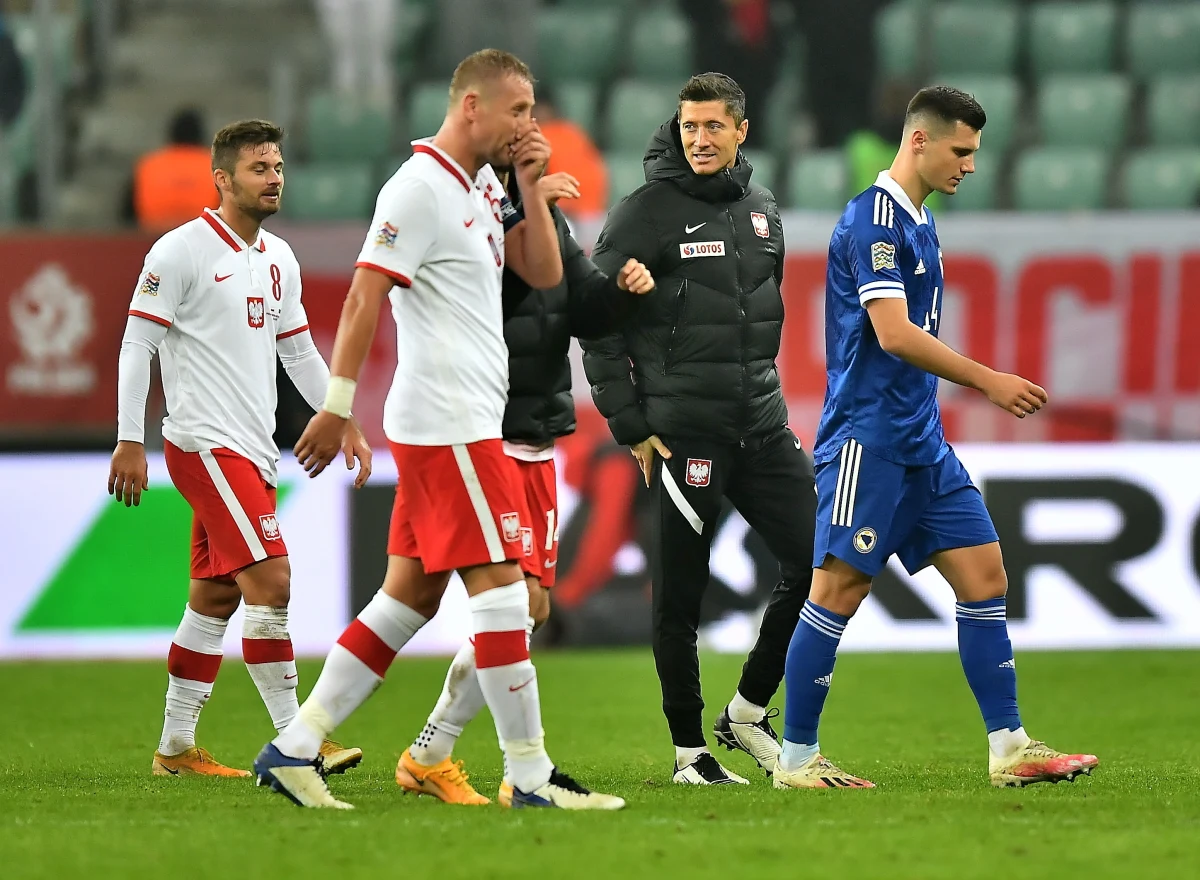 Piłkarska reprezentacja ma za sobą trzy udane mecze. Trener Jerzy Brzęczek zdecydował się podczas październikowego zgrupowania na odważną rotację w składzie. Pojedynki z Finlandią, Włochami oraz Bośnią i Hercegowiną pokazały, że selekcjoner może mieć niebawem kłopot bogactwa w zestawieniu środka pomocy. Do dyspozycji trzy miejsca. Chętnych zdecydowanie więcej. Czy to może być nasz atut w eliminacjach Mistrzostw Świata i podczas przyszłorocznego Euro 2020?