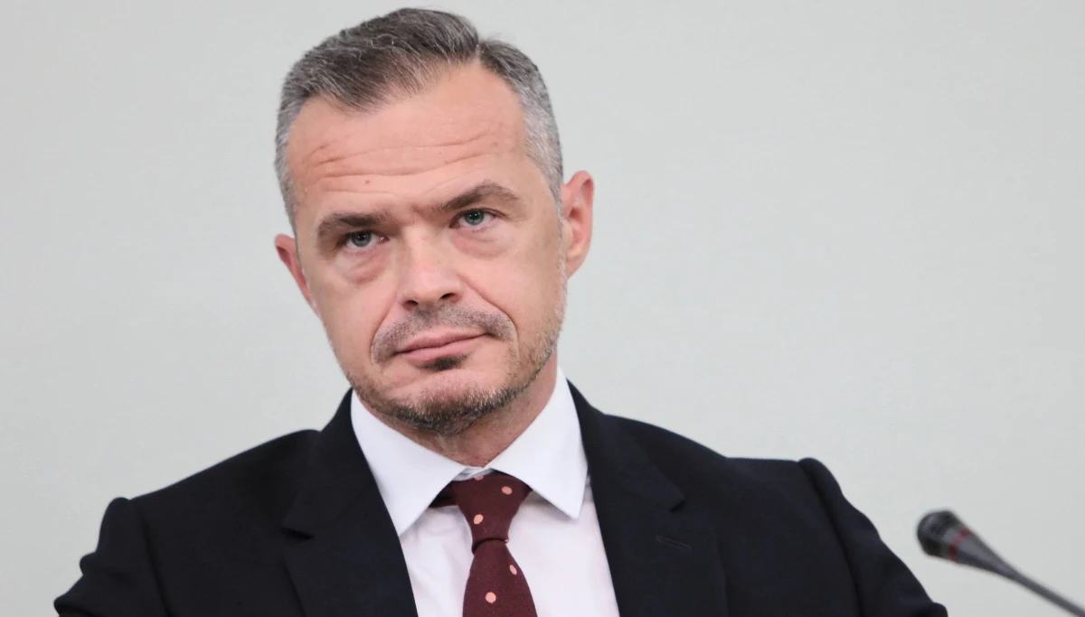 Sąd Okręgowy w Warszawie przedłużył w czwartek areszt stosowany wobec podejrzanego o korupcję Sławomira Nowaka. B. minister transportu ma spędzić w areszcie kolejne trzy miesiące. Jacek P. zostanie w areszcie do grudnia.