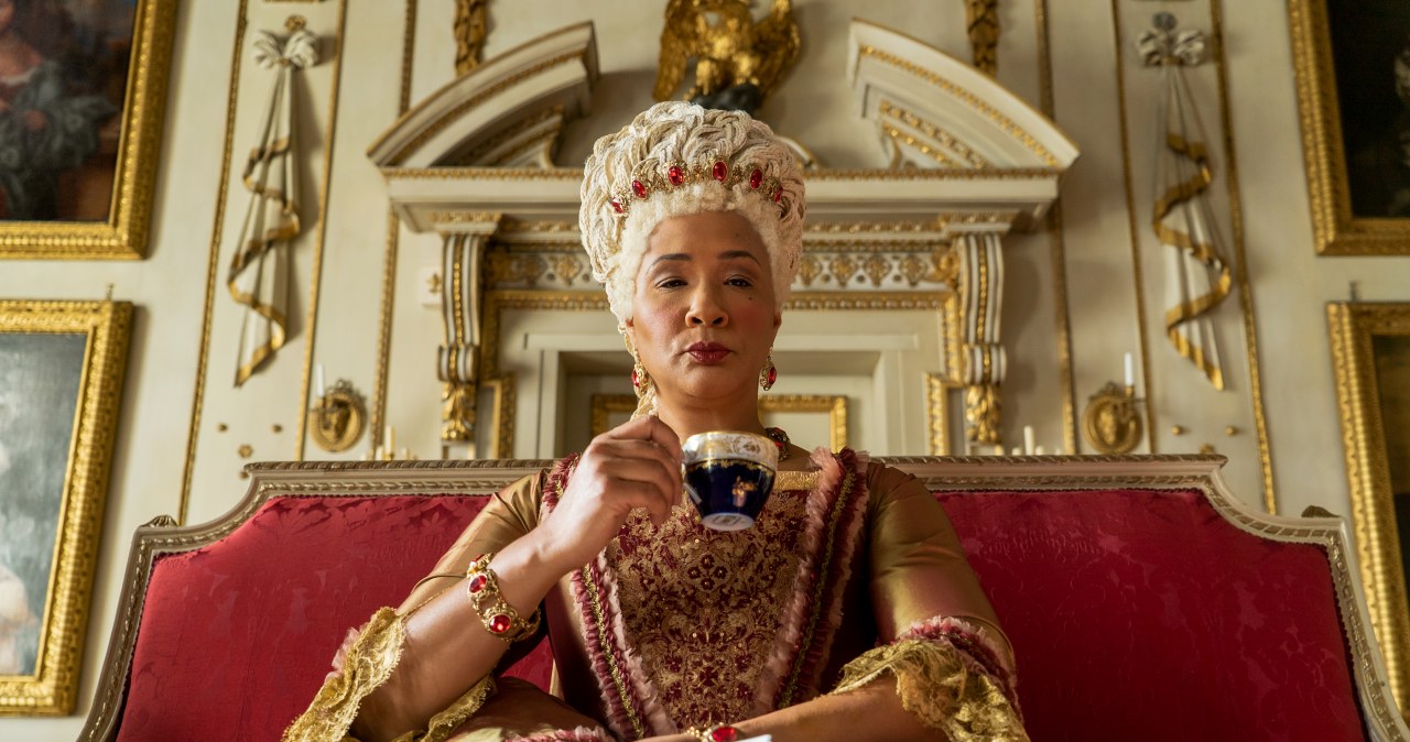 Majówkowy relaks przed ekranem? Te seriale przegonią każdy zły humor!