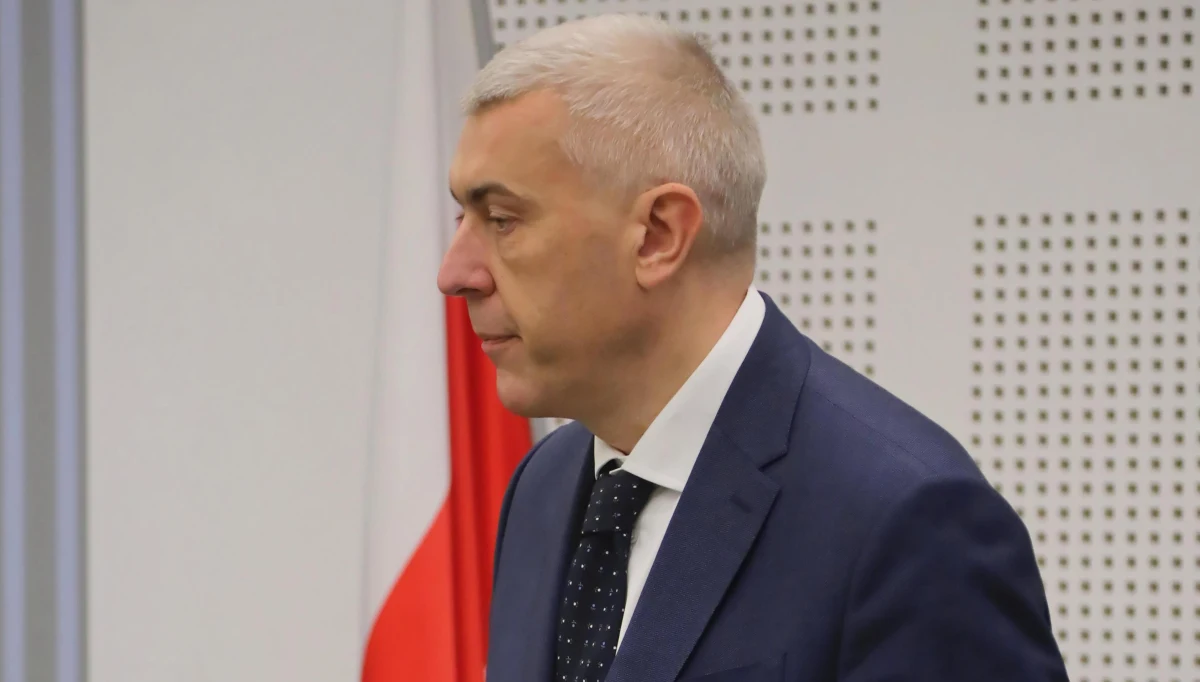 Zatrzymany w czwartek przez Centralne Biuro Antykorupcyjne adwokat Roman Giertych zemdlał podczas przeszukania jego willi w Józefowie - poinformowała dziennikarzy córka adwokata, Maria Giertych. Tata zemdlał, czekamy na pogotowie - powiedziała. Po kilku minutach przyjechała karetka.