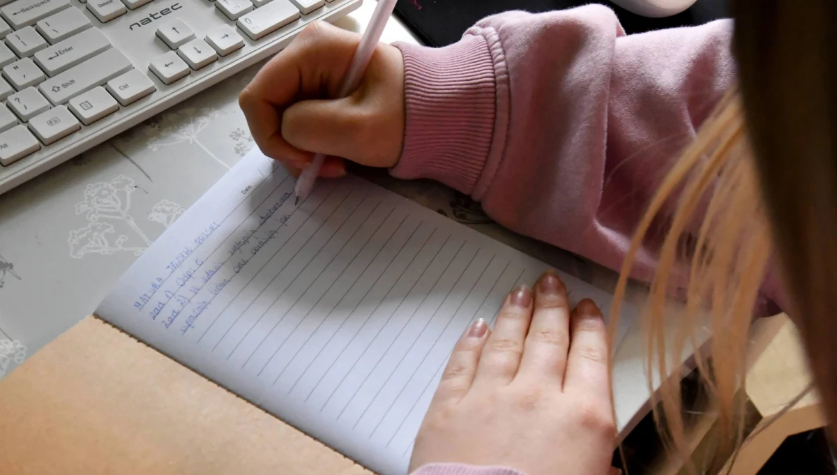 Rząd rozważa wprowadzenie pełnej zdalnej nauki w szkołach, w tym w najmłodszych klasach szkół podstawowych. Jak powiedział premier Mateusz Morawiecki na konferencji prasowej, jest to jednak jeden z najtrudniejszych rozważanych scenariuszy.