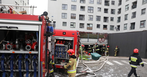 Pożar samochodów w garażu podziemnym w kompleksie budynków mieszkalnych przy ul. Górczewskiej w Warszawie. 150 osób zostało ewakuowanych. Spłonęło ponad 20 aut.