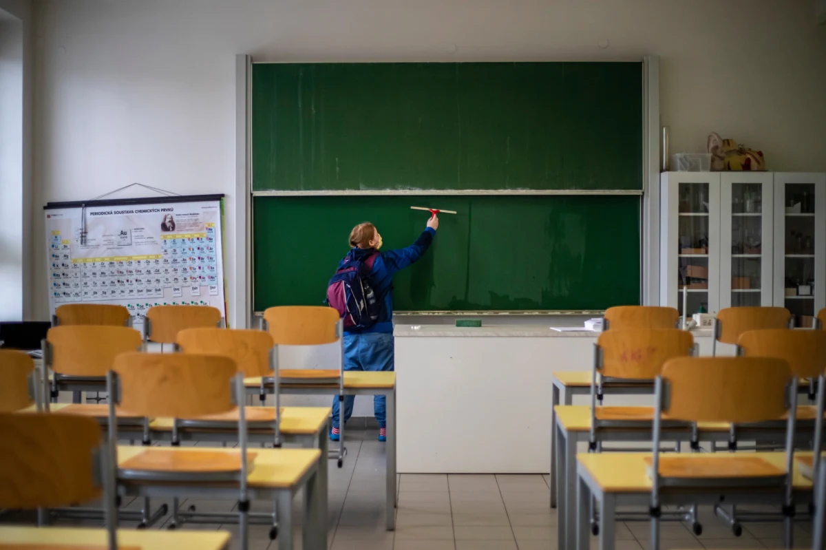 1105 nowych przypadków zakażenia koronawirusem w ciągu doby w Małopolsce – to oficjalne dane Ministerstwa Zdrowia. Niepokojący jest duży wzrost zachorowań wśród pracowników służby zdrowia oraz w szkołach. 