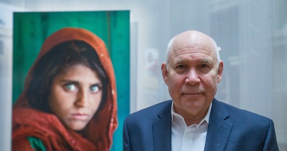 Kultową fotografię "Afgańska dziewczyna" autorstwa Steve'a McCurry'ego sprzedano za ponad 283 tys. zł. To rekordowa cena i najdroższe zdjęcie zlicytowane na aukcji w Polsce.