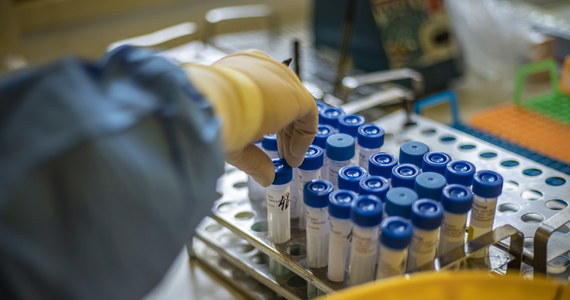 Szpital Uniwersytecki Sahlgrenska w Goeteborgu poinformował o potwierdzeniu pierwszego w Szwecji przypadku ponownego zakażenia SARS-CoV-2.