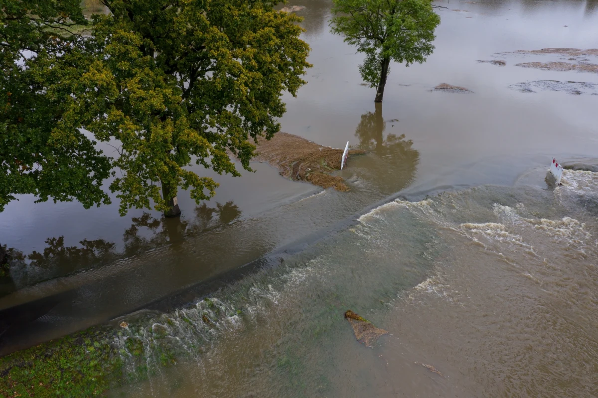 Fala wezbraniowa przeszła przez Opole nie przekraczając stanów alarmowych na Odrze. Władze Brzegu, położonego między Opolem a Wrocławiem, nie wykluczają konieczności ewakuacji mieszkańców niektórych ulic miasta.