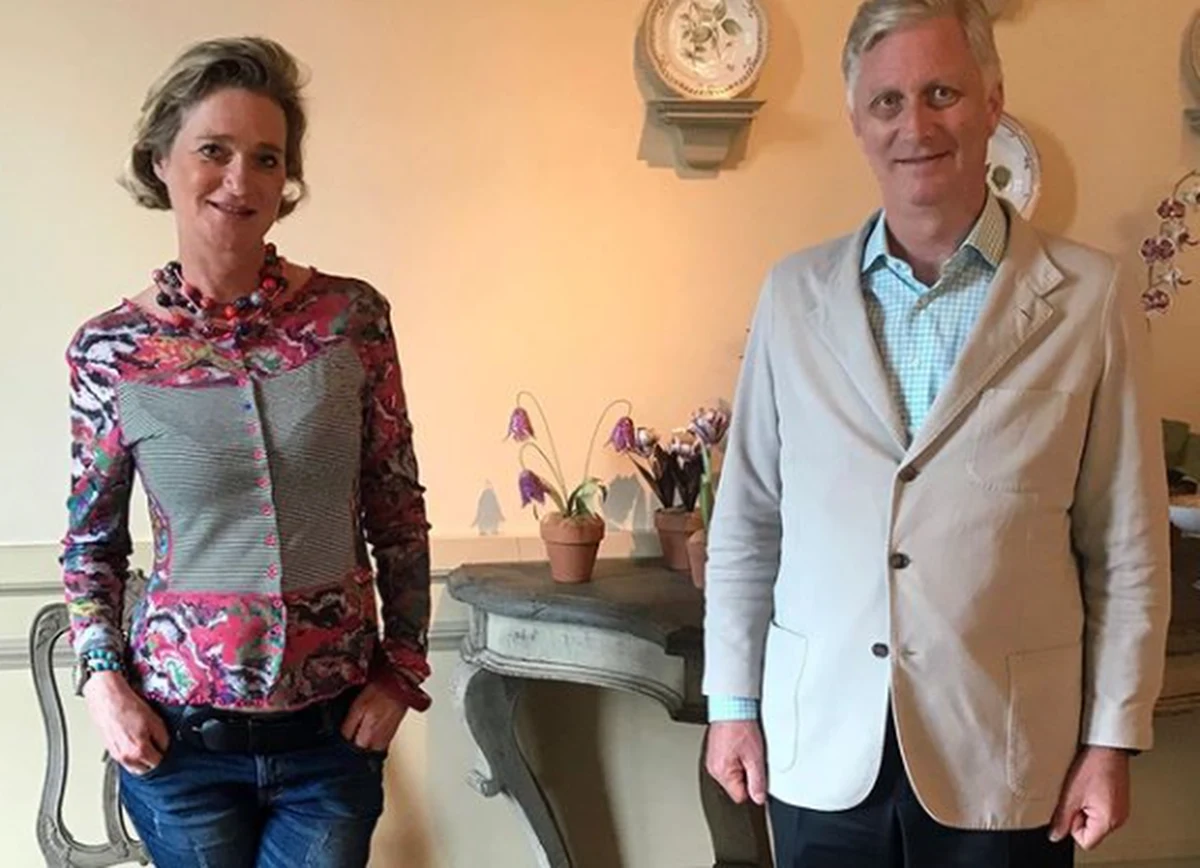 Król Belgii Filip w końcu poznał swoją przyrodnią siostrę – owoc romansu ich ojca. Delphine de Saxe-Cobourg, po trwającej lata batalii sądowej, uzyskała prawo do książęcego tytułu.