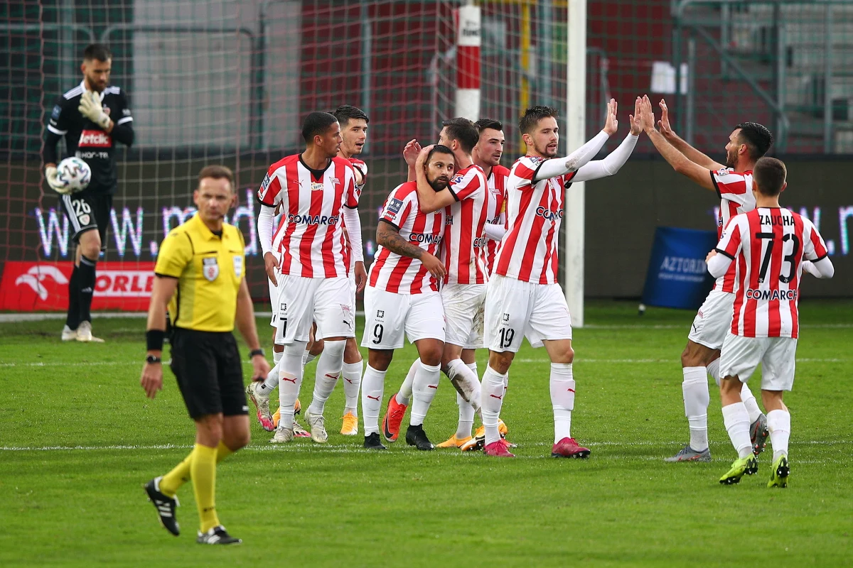 Piłkarze Cracovii pokonali 1:0 Piasta Gliwice w pierwszym meczu siódmej kolejki ekstraklasy. "Pasy" przerwały tym samym serię pięciu kolejnych spotkań bez wygranej.