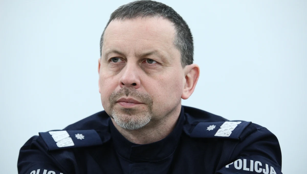 ​Komendant stołeczny policji trafił do szpitala. Jak dowiedział się reporter RMF FM, u Pawła Dobrodzieja wykryto koronawirusa i zapalenie płuc.