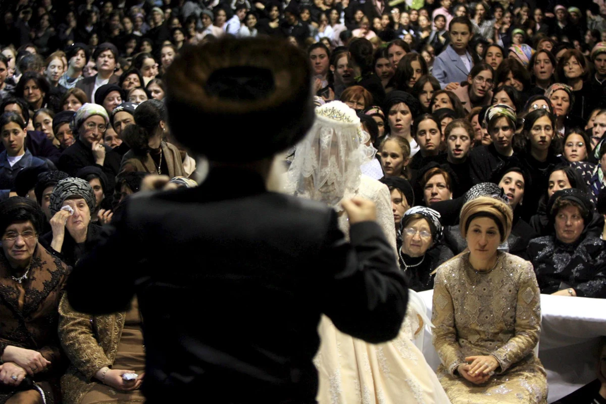 Władze Nowego Jorku udaremniły urządzenie na Brooklynie wesela, na które miało przybyć około 10 tys. gości. Urzędnicy ostrzegli, że narusza to wydane z powodu Covid-19 przepisy o zgromadzeniach.