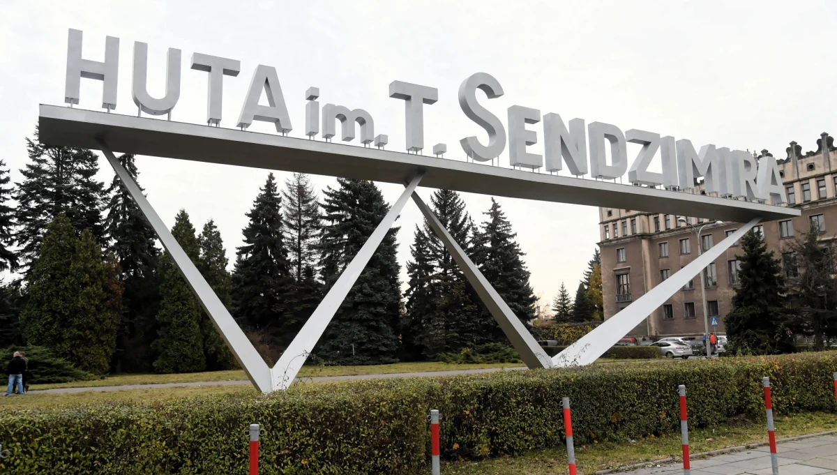 Coraz gorętsza atmosfera w hutnictwie. Związek zawodowy Sierpień'80 właśnie ogłosił pogotowie protestacyjno-strajkowe we wszystkich zakładach koncerny ArcelorMittal Poland. Związkowcy napisali też list do premiera w sprawie sytuacji w branży. 