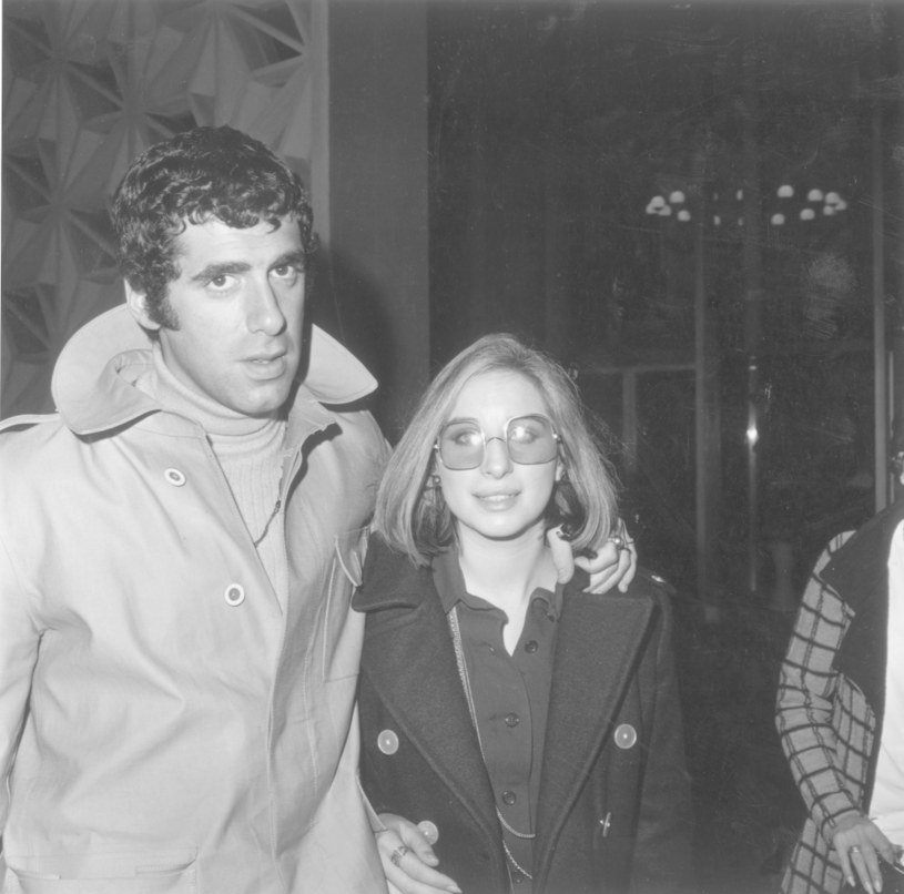 ​Elliott Gould, popularny w latach 70. gwiazdor, został niedawno zaproszony do programu "Sunday Morning". Podczas rozmowy wrócił wspomnieniami do momentu, kiedy rozpadło się jego pierwsze małżeństwo. Jak zaznaczył, związek z Barbrą Streisand zakończył się, gdyż oboje chcieli w życiu czegoś innego. Aktor zasugerował jednak, że odpowiedzialność spoczywa głównie na jego byłej żonie, która skupiła się wówczas na karierze. "Ona stała się ważniejsza niż nasz związek" - zdradził Gould.