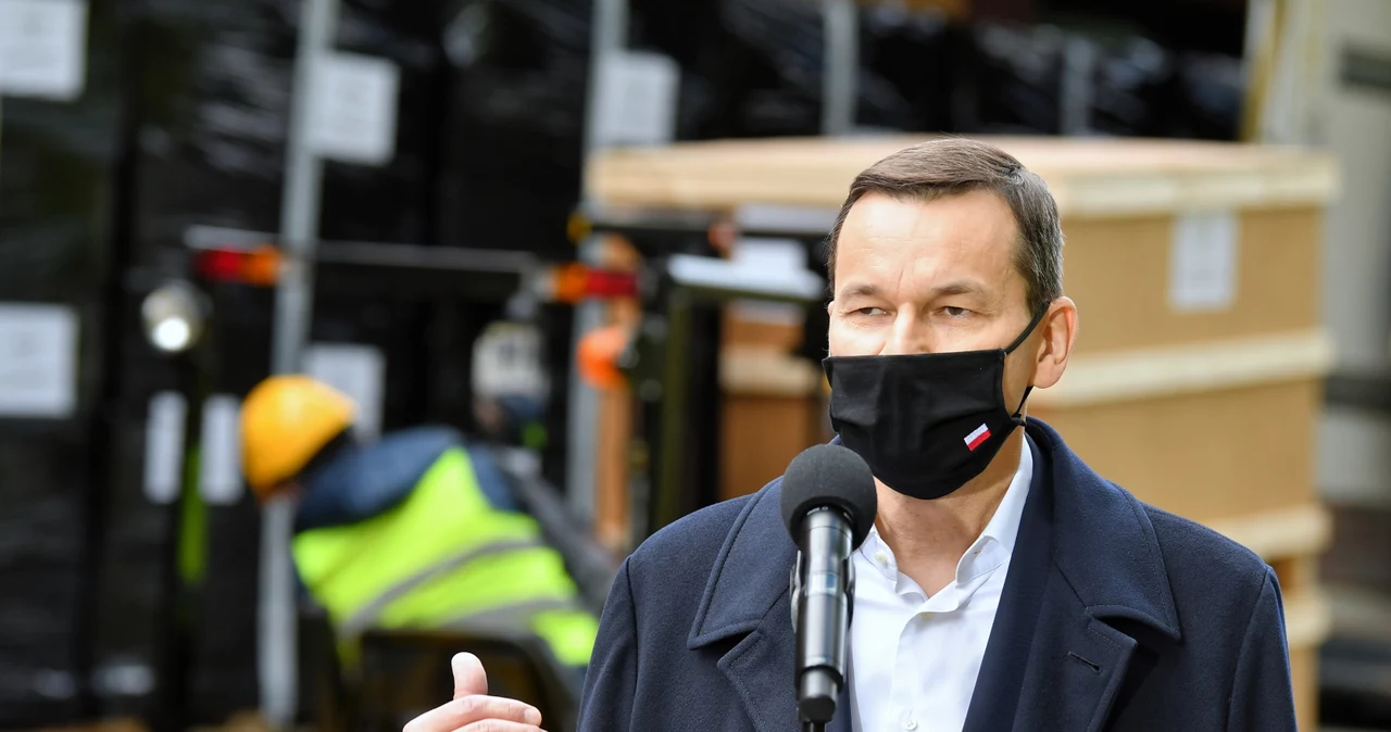 Premier Mateusz Morawiecki podczas wizyty w Składnicy Agencji Rezerw Materiałowych w Wąwale (gm. Tomaszów Mazowiecki)