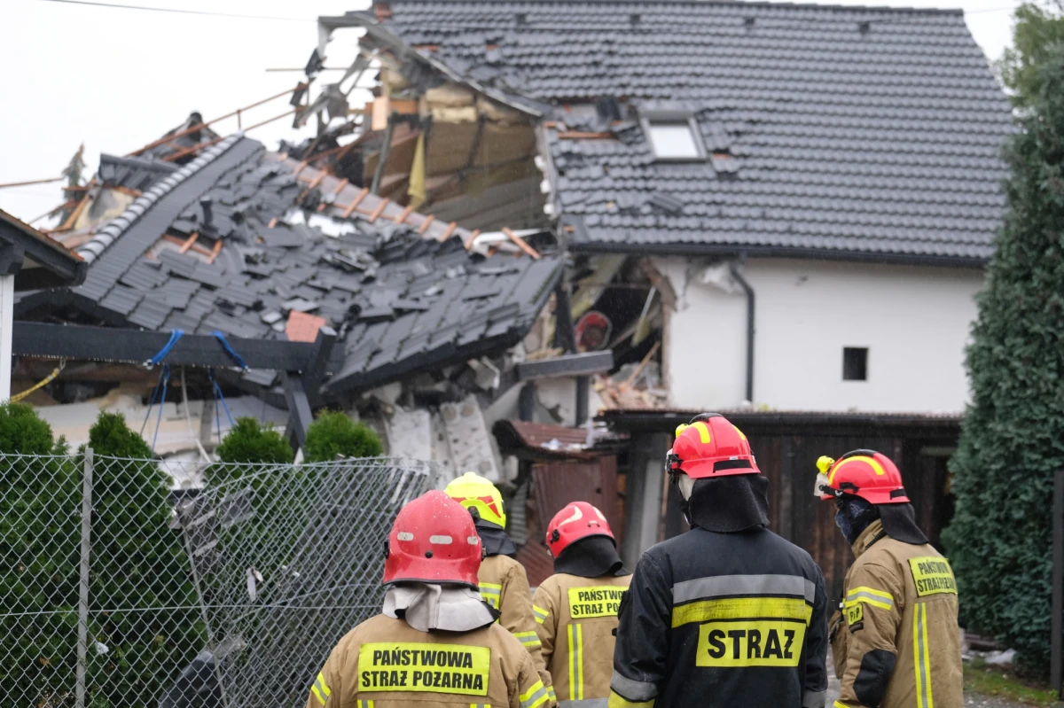 Prokuratura zapowiada wszczęcie śledztwa w sprawie piątkowego wybuchu gazu w Kobiernicach w Śląskiem. Po eksplozji zawalił się tam dom, zginęła jedna osoba, a pięć zostało rannych. 