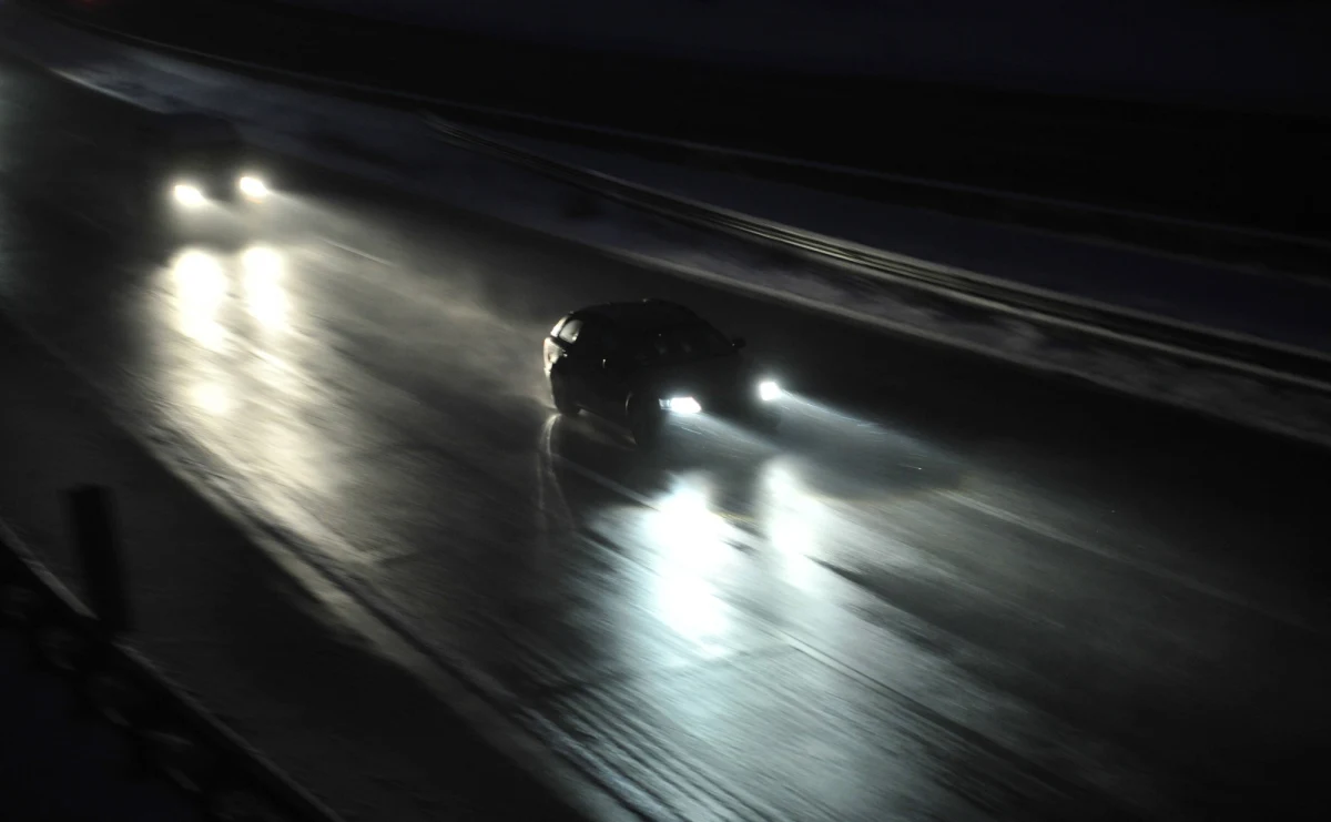 Instytut Meteorologii i Gospodarki Wodnej wodnej wydał ostrzeżenie pierwszego stopnia przed silną mgłą w nocy z poniedziałku na wtorek. Alert dotyczy czterech województw: kujawsko-pomorskiego, wielkopolskiego, łódzkiego i mazowieckiego.