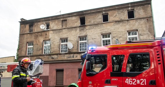 Sąd Okręgowy w Bydgoszczy skazał na 4,5 roku pozbawienia wolności Eugeniusza S., który prawie przed rokiem spowodował pożar w kamienicy w Inowrocławiu. W wyniku śmiertelnego zatrucia tlenkiem węgla zmarła 31-letnia kobieta i jej trzy córeczki w wieku 3 miesięcy oraz 4 i 5 lat.