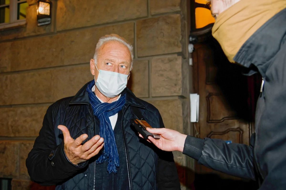 Ryszard Krauze zdecydował, że nie będzie składał zażalenia na ubiegłotygodniowe zatrzymanie i przeszukanie przeprowadzone przez CBA na zlecenie prokuratury - wynika oświadczenia obrońcy trójmiejskiego biznesmena, do którego dotarł portal Onet.