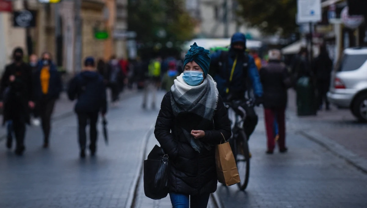 Prawnicy uważają, że im bardziej rzetelna byłaby legislacja, tym mniej spraw związanych np. z noszeniem maseczek trafiałoby do sądów - pisze "Rzeczpospolita". 