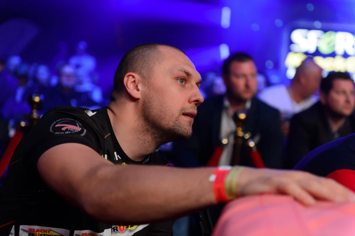 12 grudnia w Londynie Krzysztof Głowacki powalczy z Lawrence’em Okolie o mistrzostwo świata WBO w wadze junior ciężkiej: taką informację przekazał promotor polskiego boksera Andrzej Wasilewski.
