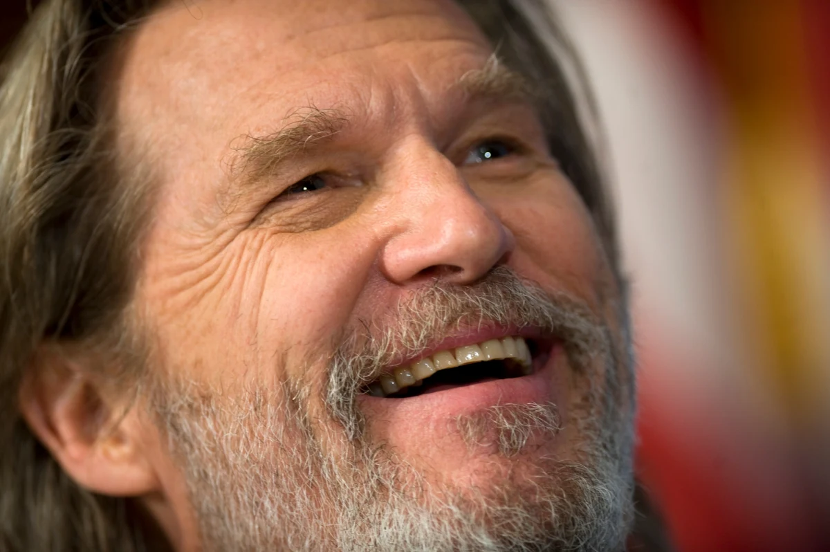 Amerykański aktor Jeff Bridges ma chłoniaka: to rodzaj nowotworu układu limfatycznego. Jak poinformował na Twitterze sam gwiazdor: rozpoczyna leczenie, a "rokowania są dobre".