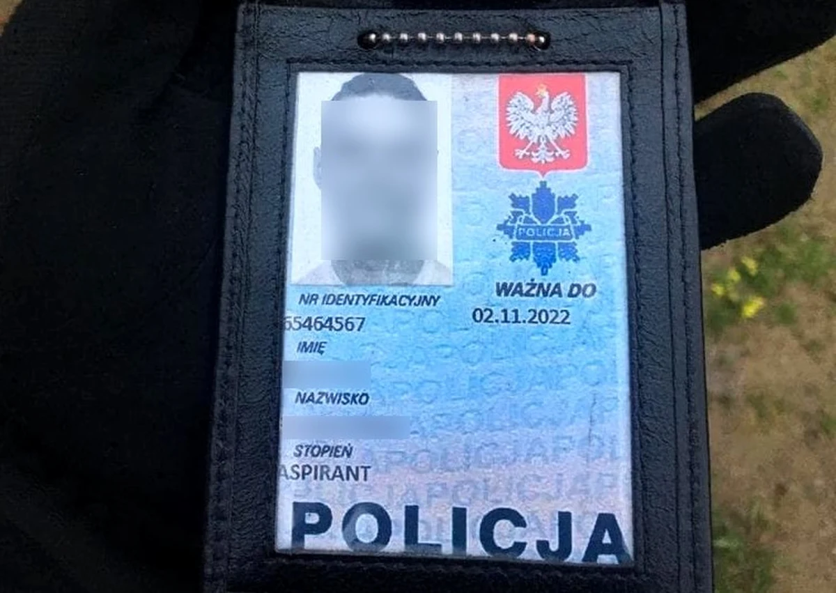Policjanci z Białegostoku zatrzymali mężczyznę, który od początku znajomości ze swoją żoną udawał mundurowego. Mężczyzna wpadł po zgłoszeniu o awanturze w jego domu.