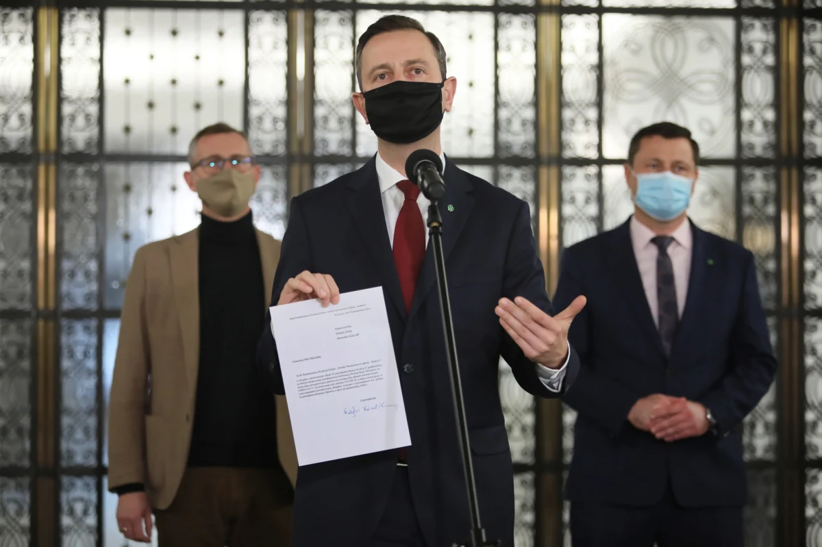 Prezes ludowców Władysław Kosiniak-Kamysz złożył u marszałka Tomasza Grodzkiego wniosek o przyspieszone posiedzenie Senatu w sprawie ustawy dotyczącej przeciwdziałania sytuacjom kryzysowym w pandemii. 