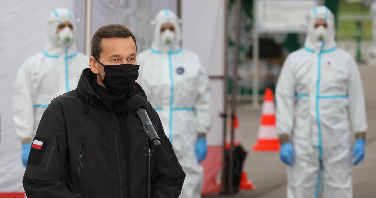 Premier Mateusz Morawiecki podczas wizyty w Dowództwie Wojsk Obrony Terytorialnej w Zegrzu