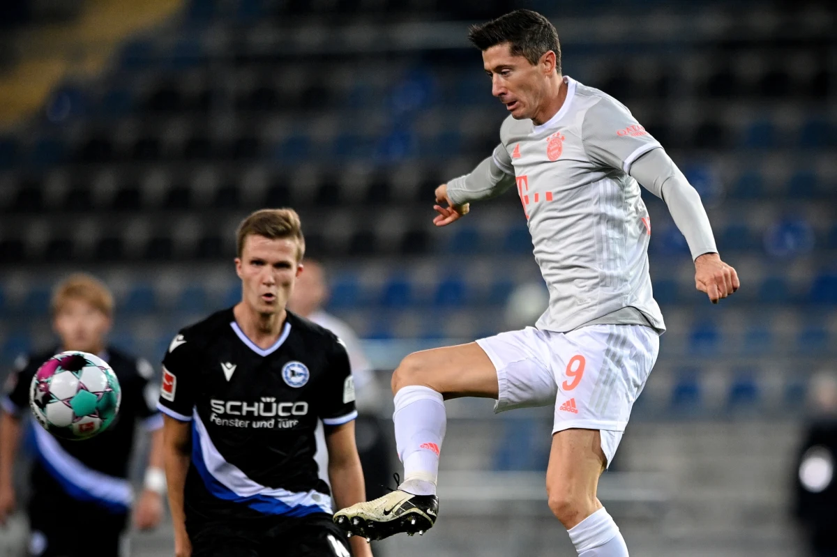 Bayern Monachium w środę rozpocznie walkę o obronę trofeum w Lidze Mistrzów. Robert Lewandowski - król strzelców minionego sezonu - zapewnia, że Bawarczycy są gotowi. "Te rozgrywki to zawsze coś szczególnego" - powiedział przed meczem z Atletico Madryt.