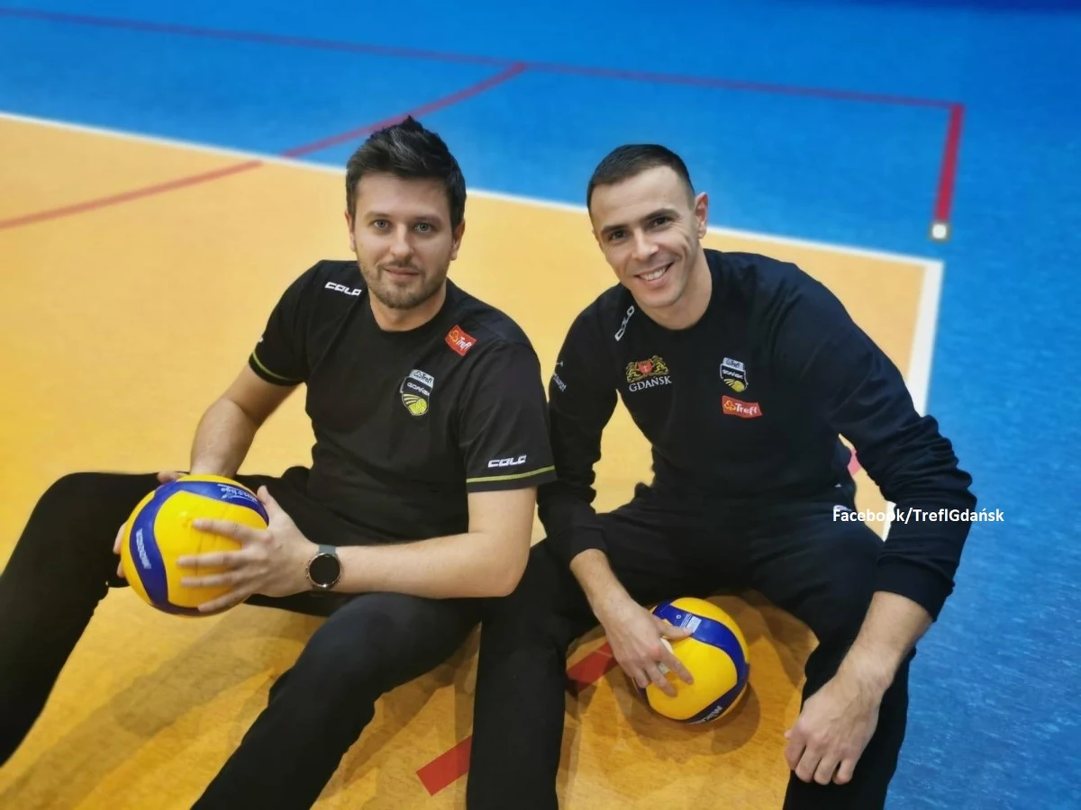 Mariusz Wlazły zakończył izolację po zakażeniu koronawirusem i doleciał do Rzeszowa, gdzie w środę siatkarze Trefla zmierzą się w zaległym meczu ekstraklasy z Asseco Resovią. Na trenerskiej ławce gdańszczan zasiądzie Michał Winiarski, ale nie zagra zainfekowany Moritz Reichert.