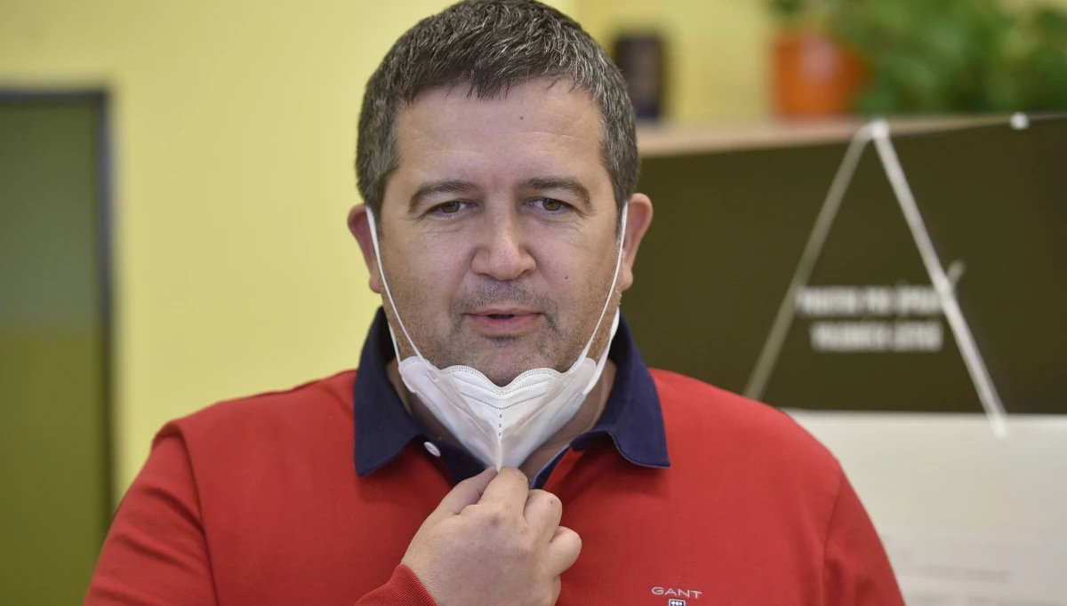 ​Czeski wicepremier i szef MSW Jan Hamaczek miał pozytywny wynik testu na SARS-CoV-2 i jest w domowej kwarantannie - poinformowano w środę. Hamaczek jest szefem Czeskiej Partii Socjaldemokratycznej (CSSD), która współtworzy rząd Andreja Babisza.