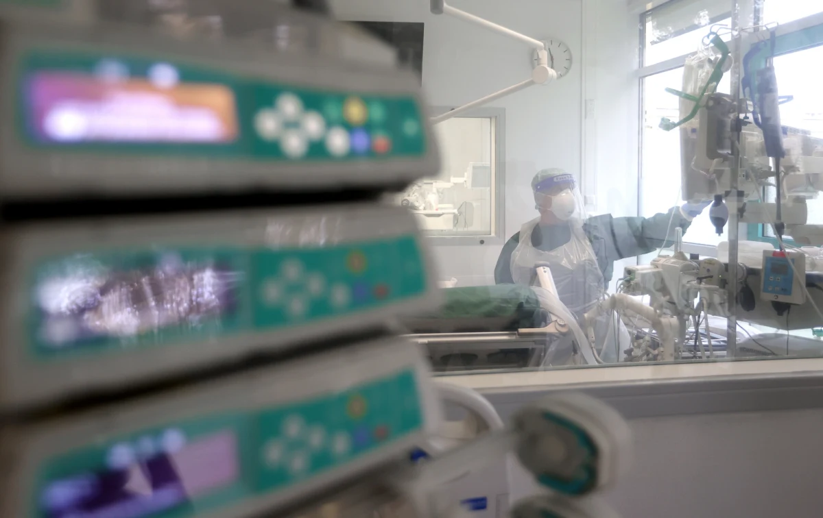 Szpital Ministerstwa Spraw Wewnętrznych i Aministracji w Głuchołazach jako pierwszy w kraju i Europie rozpoczął rehabilitację pacjentów, którzy przeszli Covid-19. Lekarze i naukowcy nie tylko zajęli się leczeniem, ale będą także chcieli jak najwięcej dowiedzieć się o długotrwałych skutkach choroby.