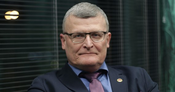 "Mamy jedną godność, by mówić to co się myśli trzeba być niezależnym. Nie pracuję już w CMKP" - napisał na Twitterze dr Paweł Grzesiowski. Centrum Medycznego Kształcenia Podyplomowego podlega Ministerstwu Zdrowia. 