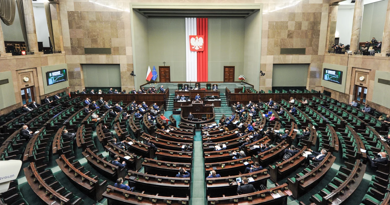 Sejm zajmie się sprawozdaniem komisji w czwartek rano