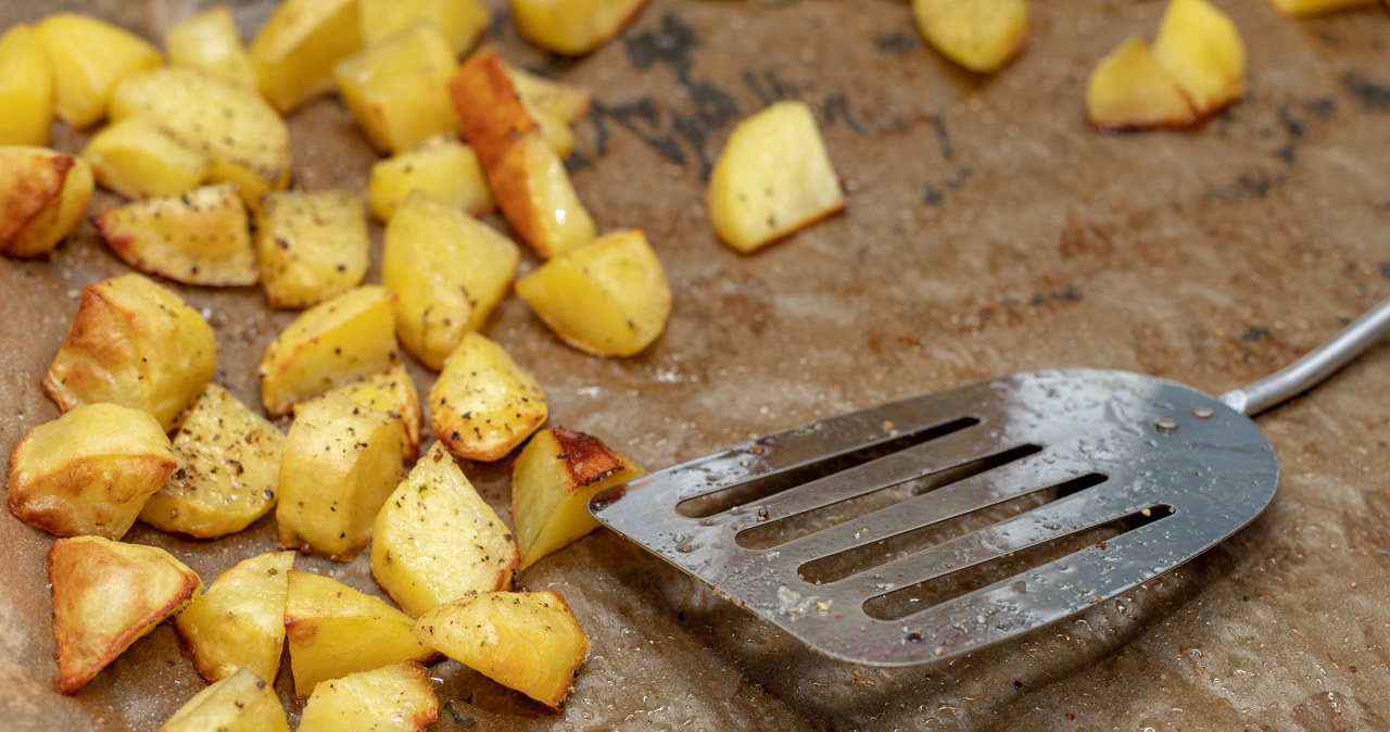 Pieczone, ziemniaczki, dziecinnie, proste, przygotowaniu, smaczne, zdrowe, danie, Jakich, przypraw, użyć, przygotowani, zrobić,  Sąsiadka Helena robi tak ziemniaki z piekarnika. Ten przepis to hit