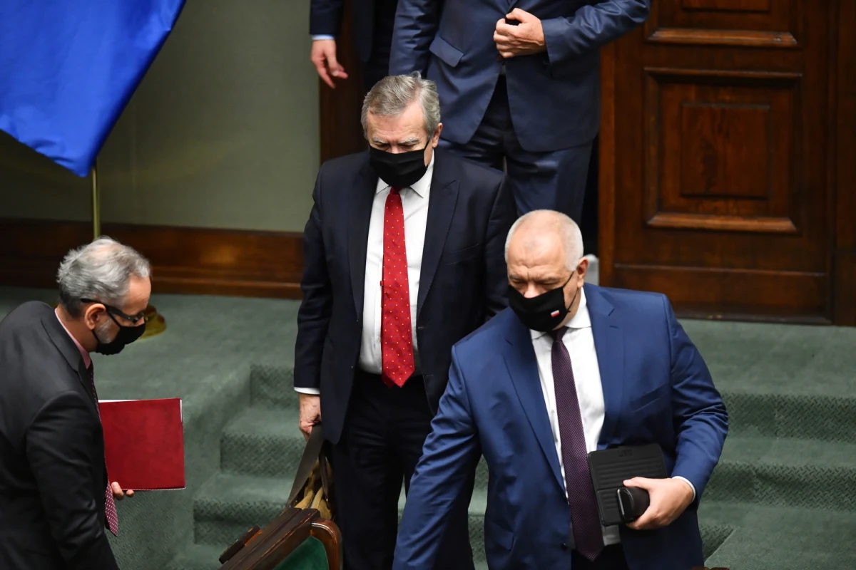 Polska będzie miała relatywnie wysoki deficyt, ale jednocześnie jeden z najniższych w Europie spadków PKB i wzrost bezrobocia - informuje szef resortu finansów Tadeusz Kościński. Zaznacza, że w związku z pandemią Polska udzieliła pomocy na poziomie bogatego Zachodu.