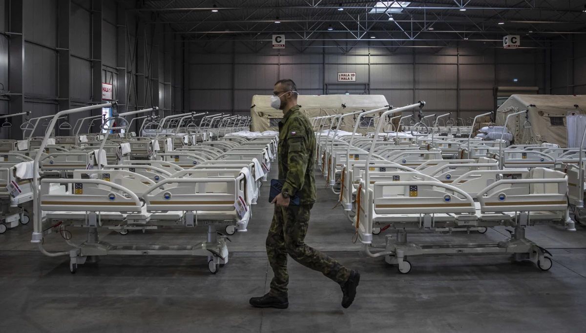 Dzienny przyrost nowych zakażeń koronawirusem w Czechach po raz drugi od początku epidemii przekroczył 14 tys. - podało ministerstwo zdrowia w tym kraju. W czwartek laboratoria odnotowały 14 151 nowych przypadków, o około 800 mniej niż w najwyższym bilansie, zanotowanym dzień wcześniej, w środę. 